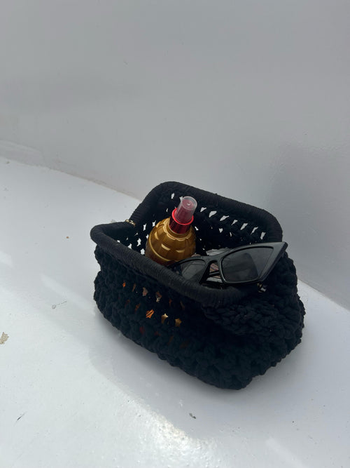 Black Magnet Clutch